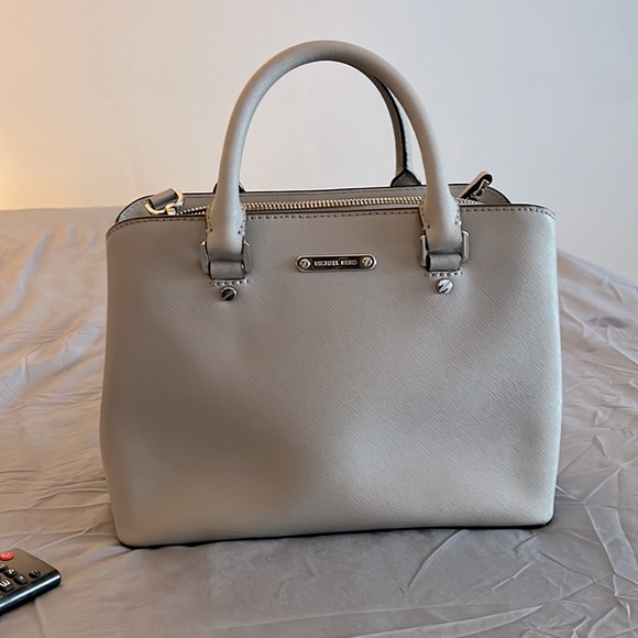 Michael Kors purse. Like new. - Picture 1 of 7